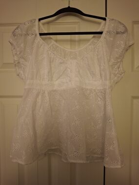SHEIN White Eyelet Scoop Neck Cap Sleeve Blouse